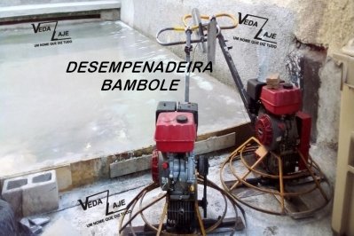 Desempenadeira bambole para alizar o concreto