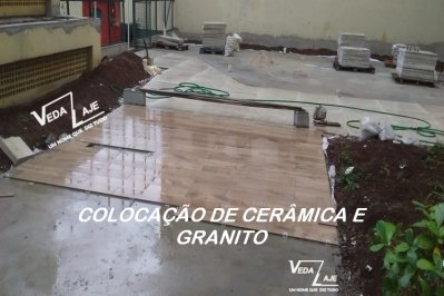 Colocação de granito e porcelanato imitando madeira na área externa