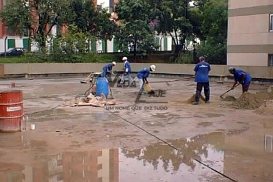 Colocação de proteção primária  sobre a impermeabilização