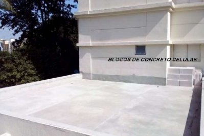 Laje sobre academia regularizada e preparada para receber isolação térmica