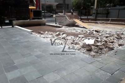 C.E.Raraima Removendo o piso e jardins