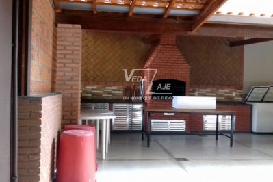 C.E.Village Scott Área da churrasqueira com piso em concreto resinado